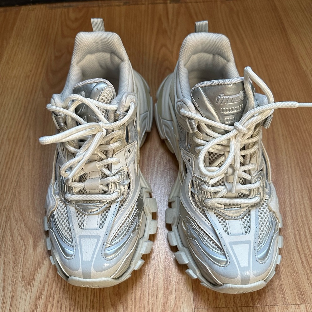 Authentic Balenciaga sneakers white with silver size 36